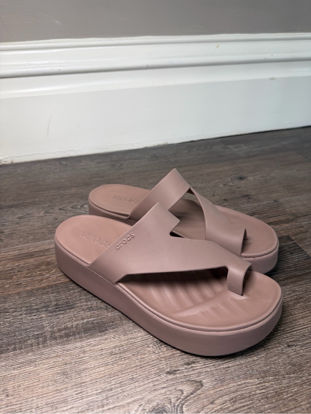 Crocs Women’s Platform Sandal - Dusty Rose Size 8